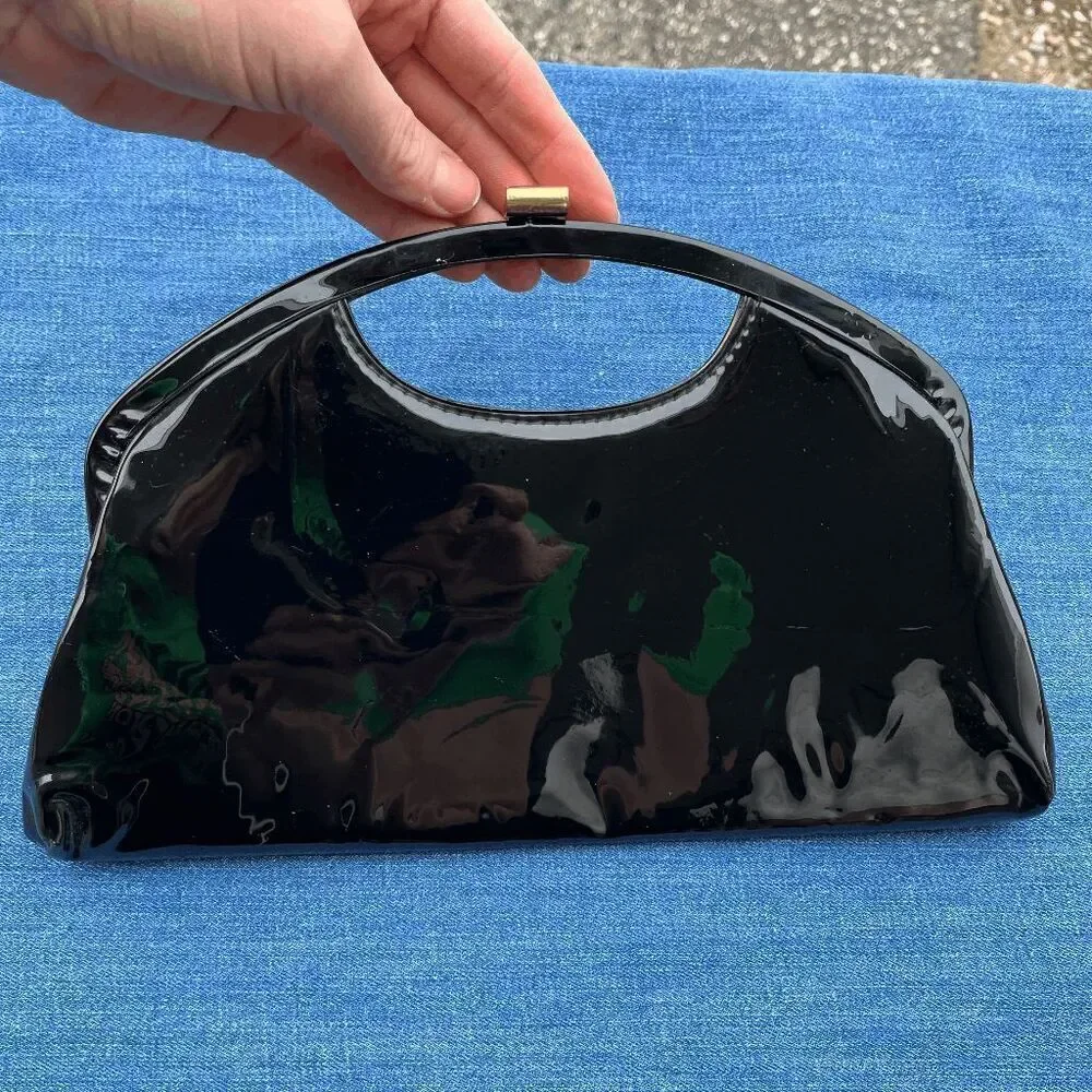 VTG 60s Black Patent Vinyl Mod Handbag w/ Nautical Lining Brass Clasp